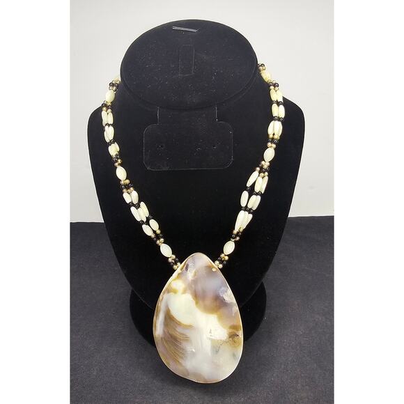 Mother of Pearl Shell Multi Strand NECKLACE Costume Jewelry Medallion Vintage - Picture 2 of 6